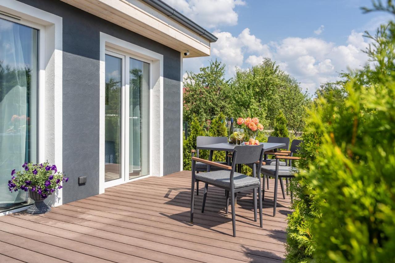 Family Garden House With Free Private Parking & Playground Villa Riga Exterior photo
