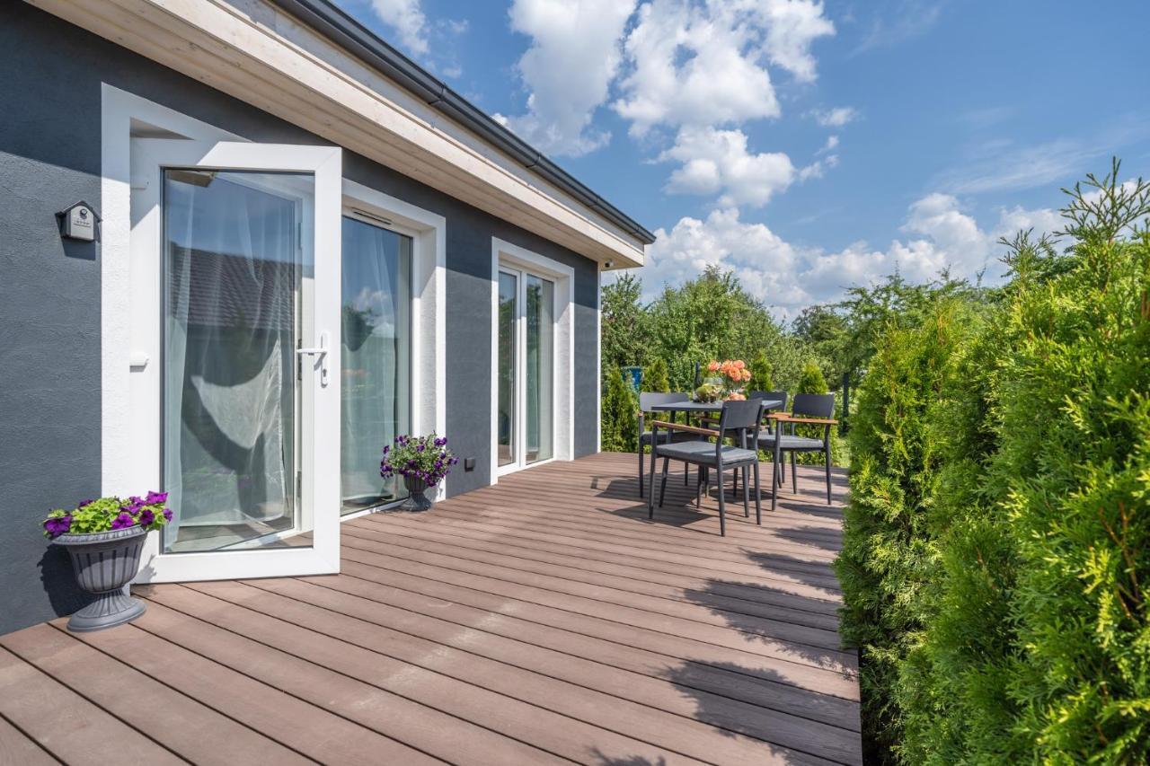 Family Garden House With Free Private Parking & Playground Villa Riga Exterior photo