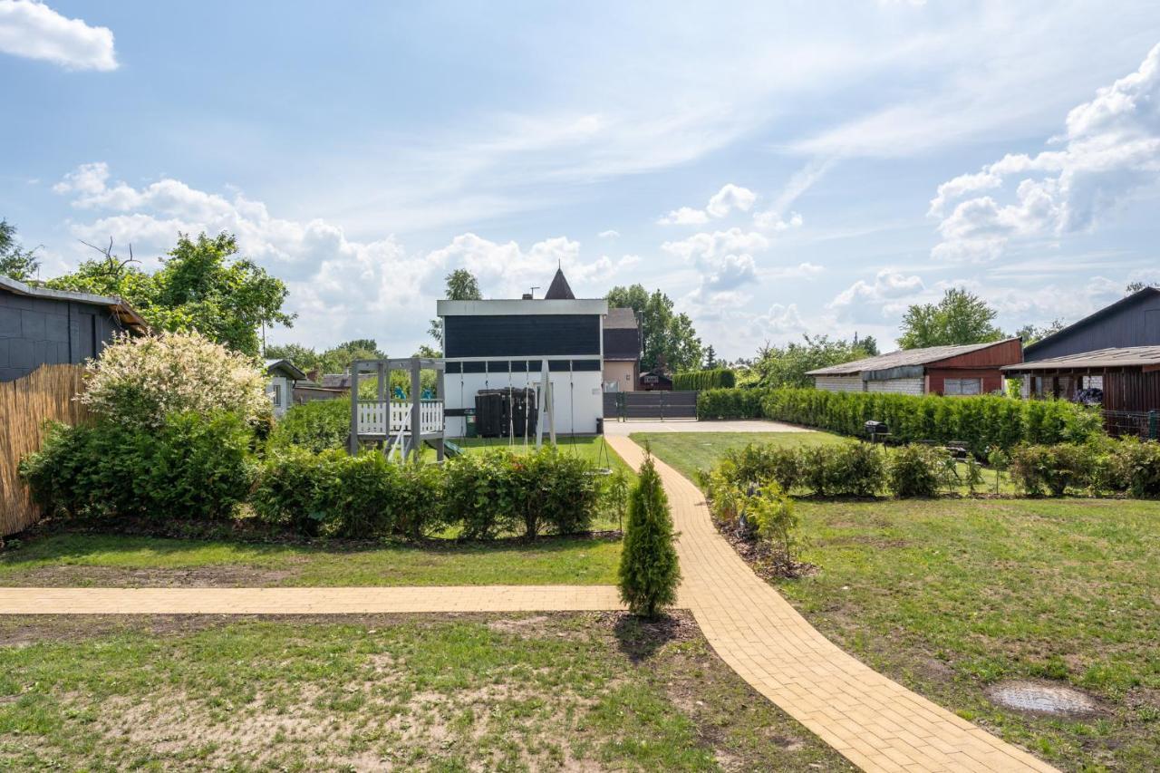 Family Garden House With Free Private Parking & Playground Villa Riga Exterior photo