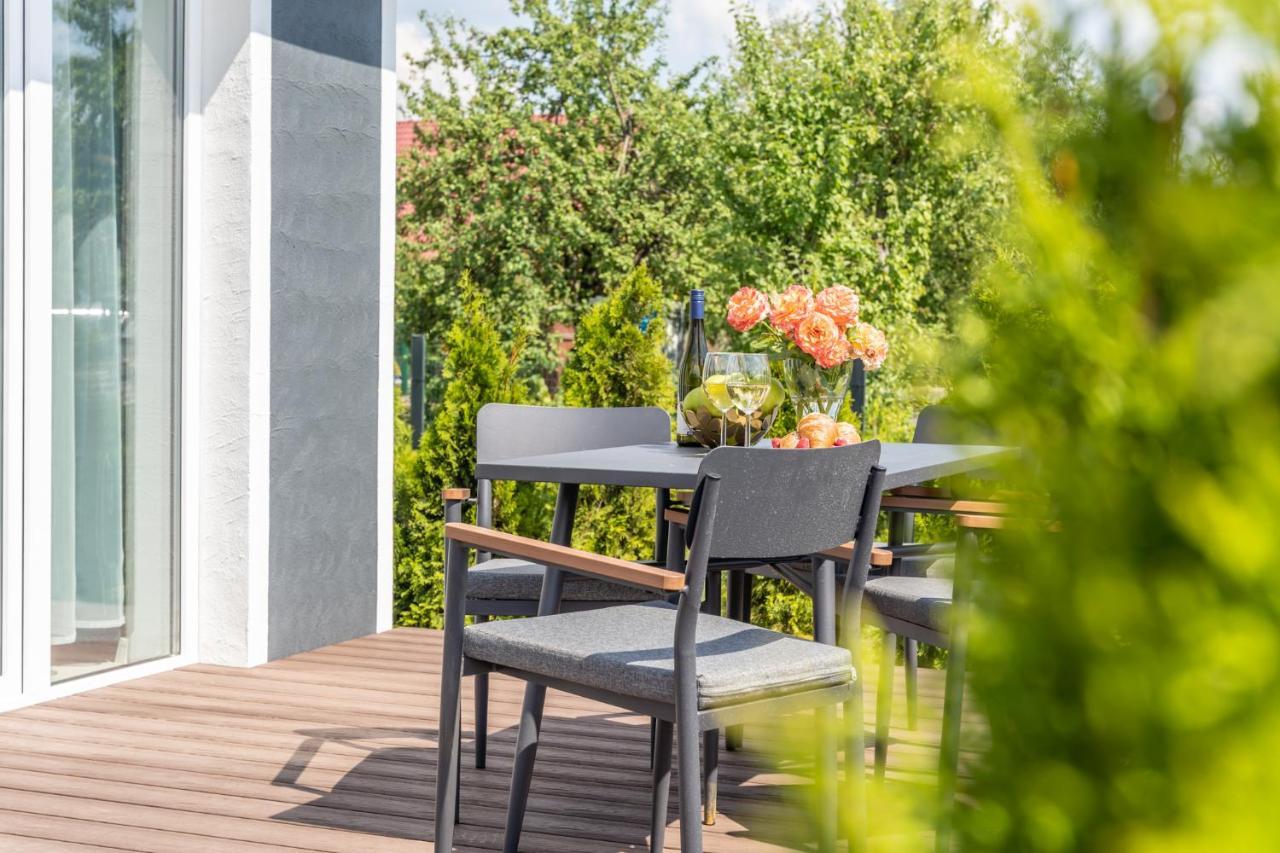 Family Garden House With Free Private Parking & Playground Villa Riga Exterior photo